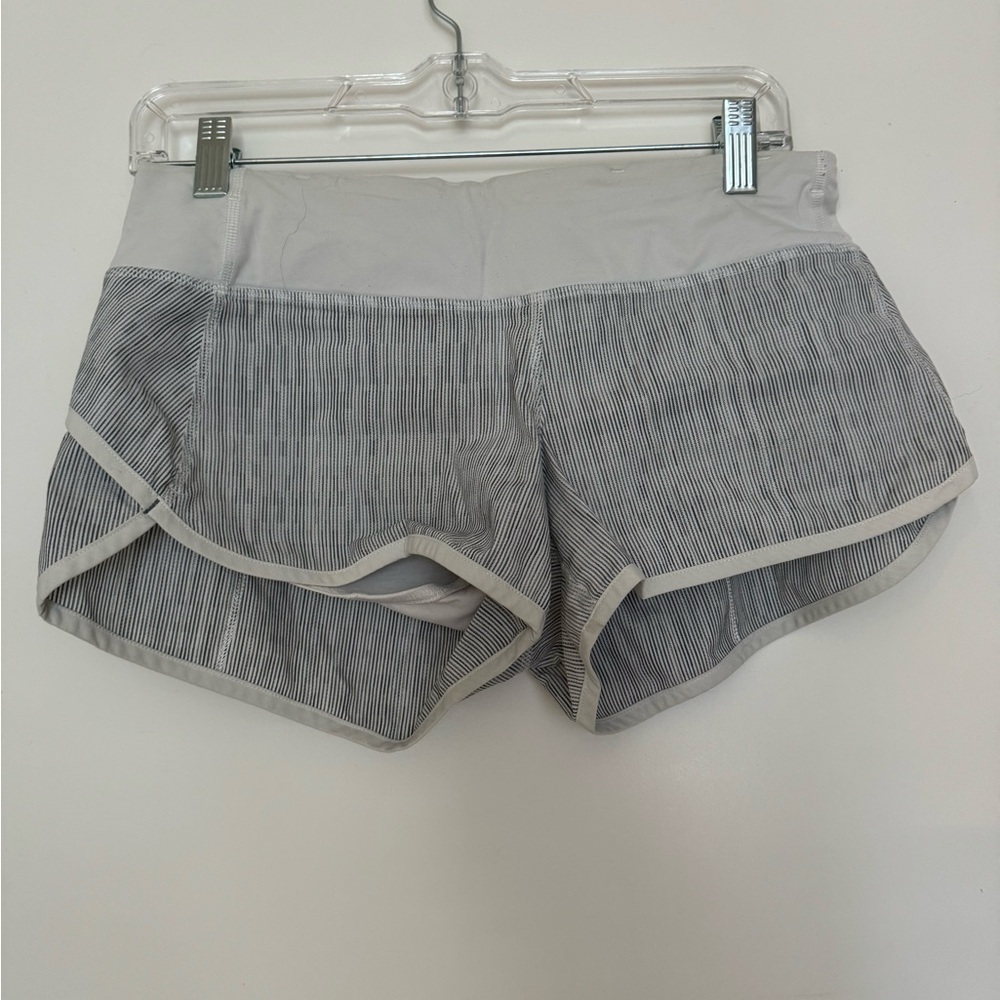 Lululemon 2.5” inseam size 6 white stripe shorts